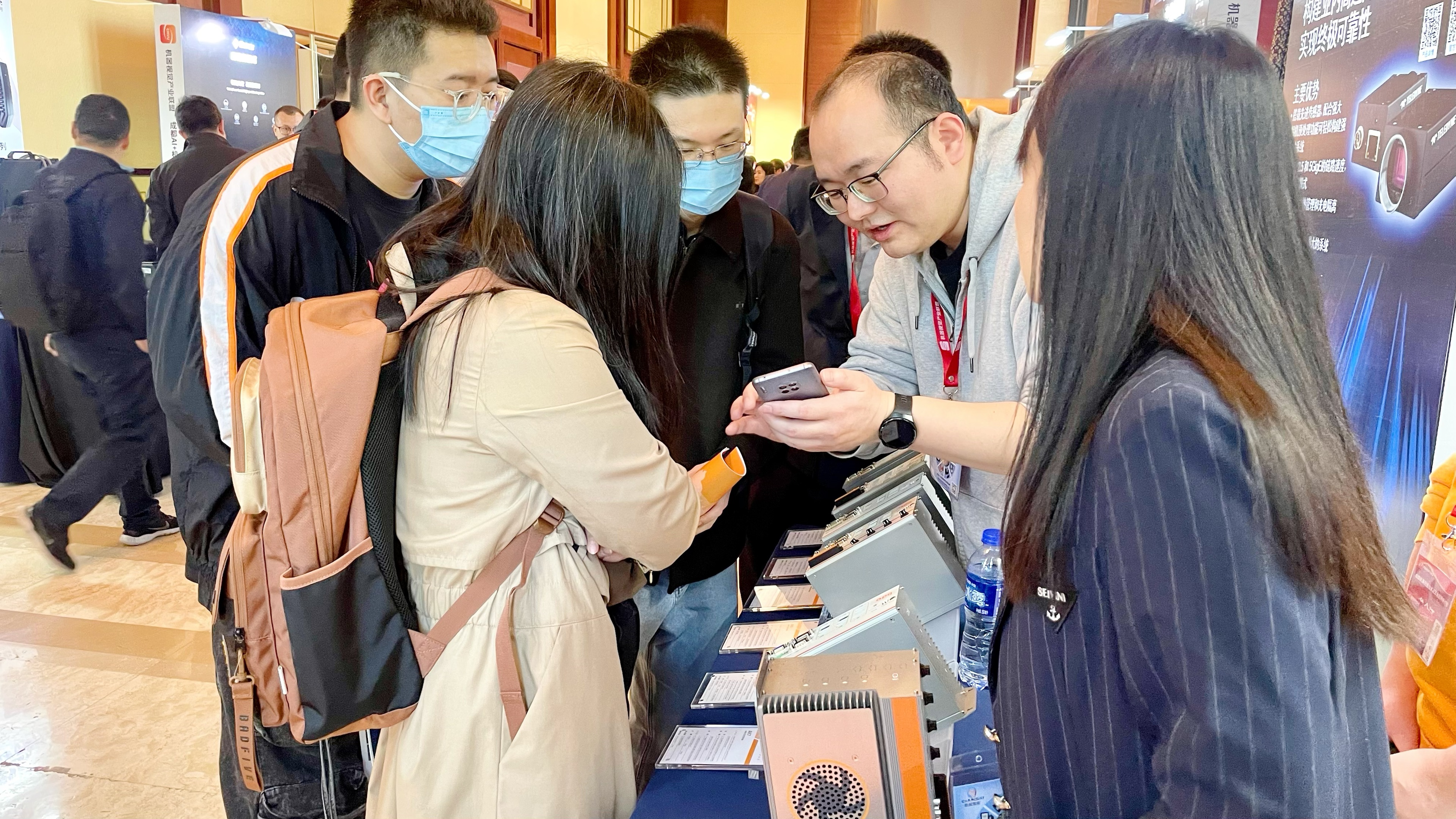 阿普奇在機(jī)器視覺論壇大放異彩，AK系列智能控制器成焦點(diǎn)